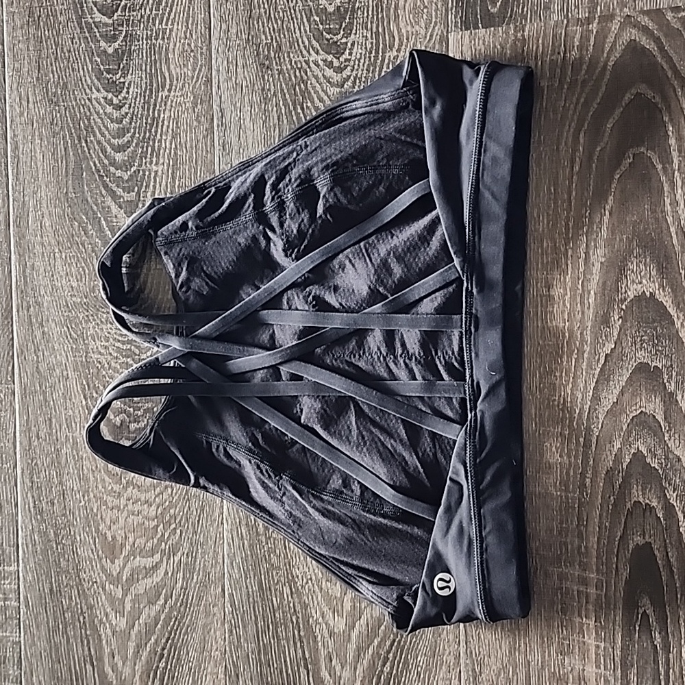 🦜 Lululemon free to be sernene Sports Bra 🦜